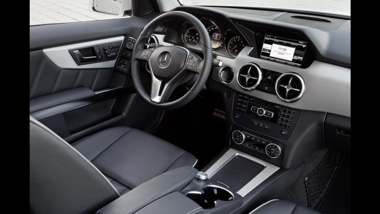 Mercedes-Benz revela primeiras imagens do GLK 2013 com visual reestilizado