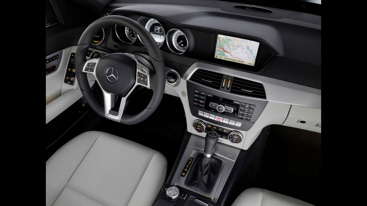 Mercedes-Benz C 250 Turbo Sport Coupé chega por R$ 189.900