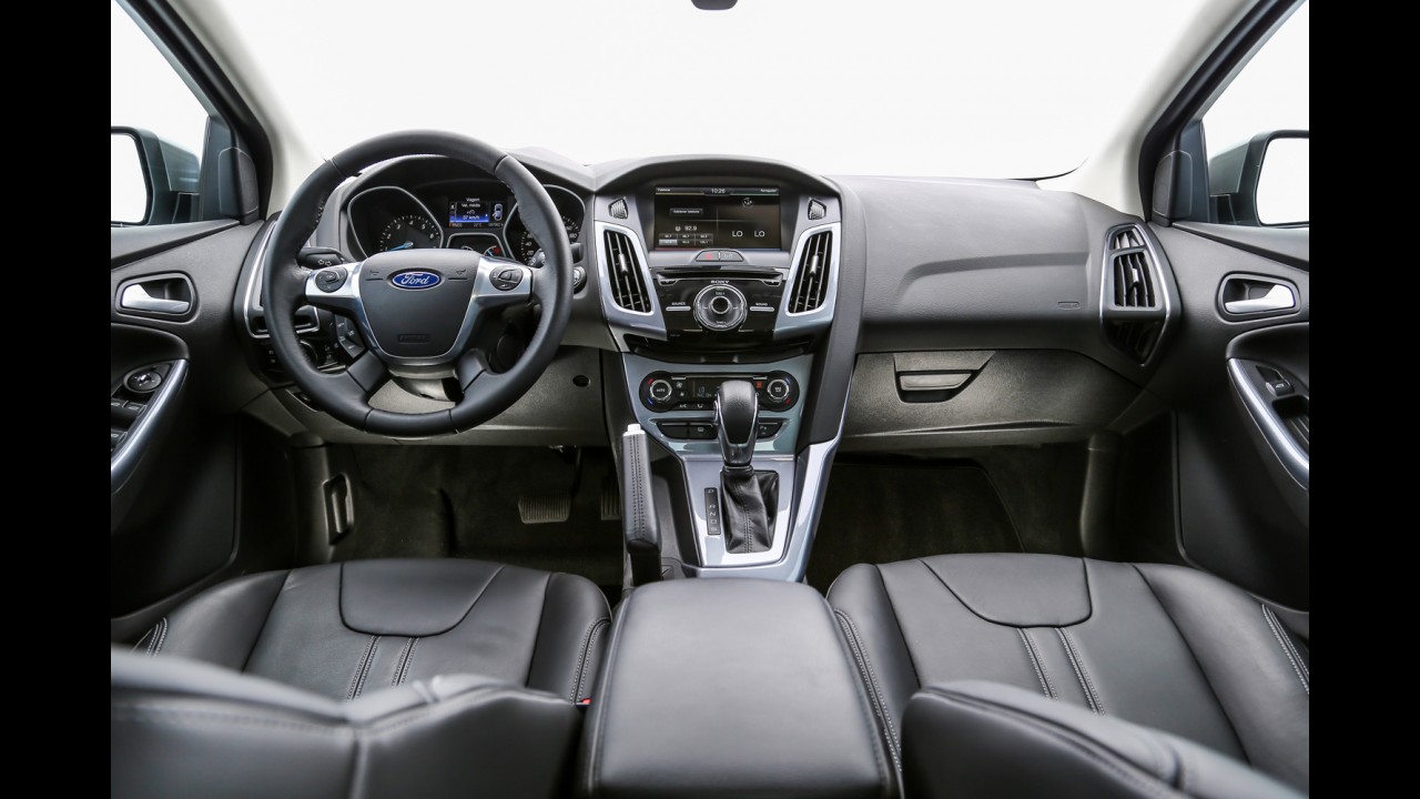 Teste CARPLACE: os novos Focus e Sentra encaram Civic e C4 Lounge