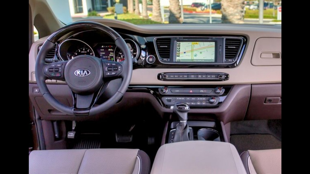 Nova Kia Carnival também será apresentada no Salão do Automóvel