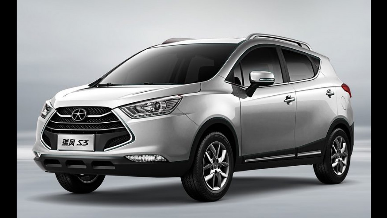 JAC J5 reestilizado estará no Salão do Automóvel - marca divulga outras novidades