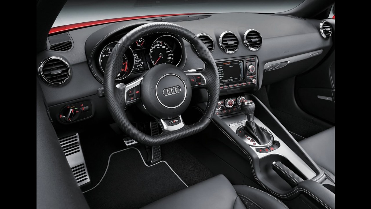 Audi apresenta o TT RS plus - Versão acelera de 0 a 100 km/h em 4,1 segundos