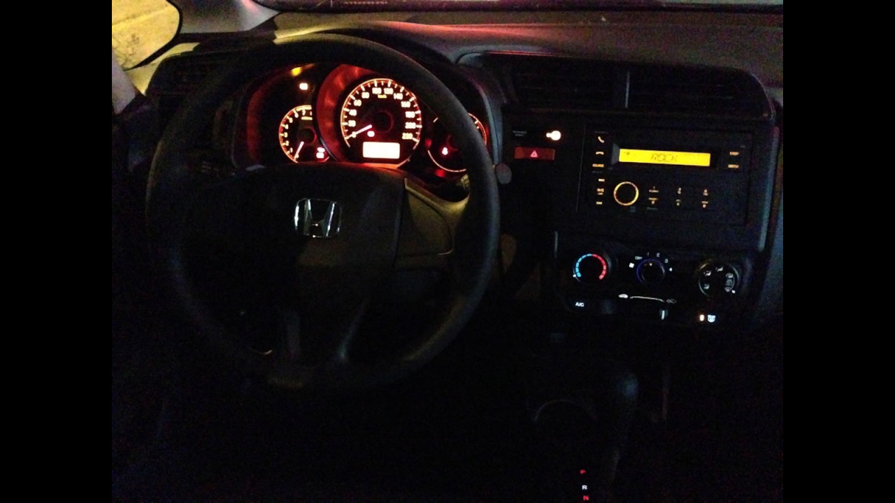 Garagem CARPLACE#1: Honda Fit LX tem conjunto eficiente, mas destoa na cabine