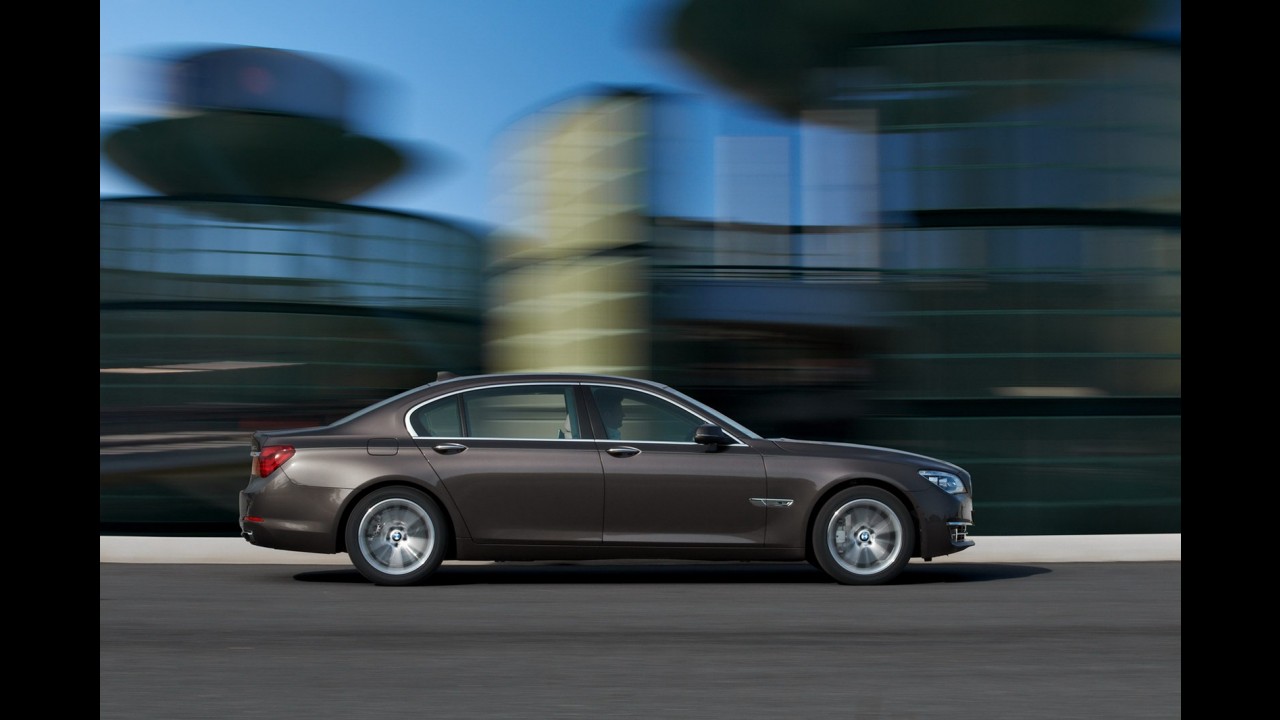 BMW Série 7 ganha face-lift na linha 2012 - Confira primeiras informações e imagens oficiais
