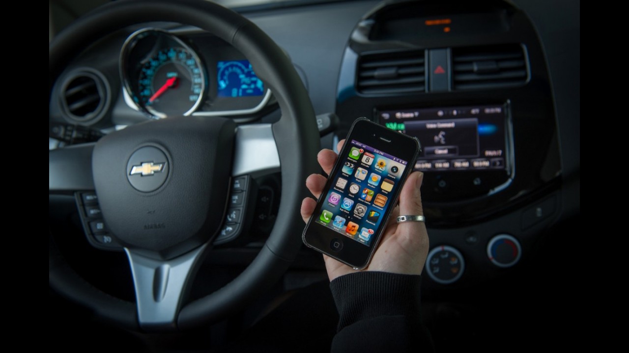Som automotivo com CD player não deve demorar para virar peça de coleção