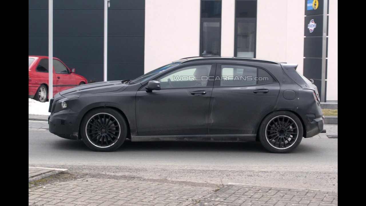 Mercedes-Benz GLA 45 AMG é flagrado na Alemanha
