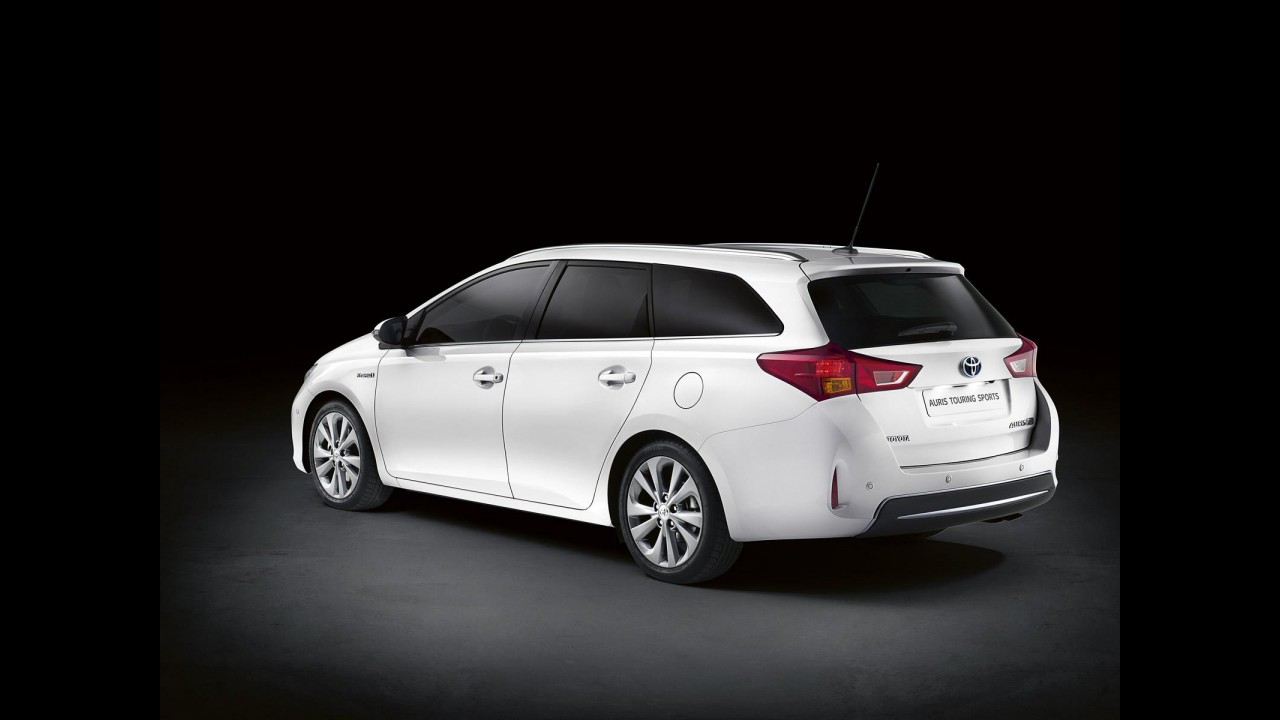 Toyota divulga primeiros detalhes oficiais da perua Auris Touring Sports em Paris