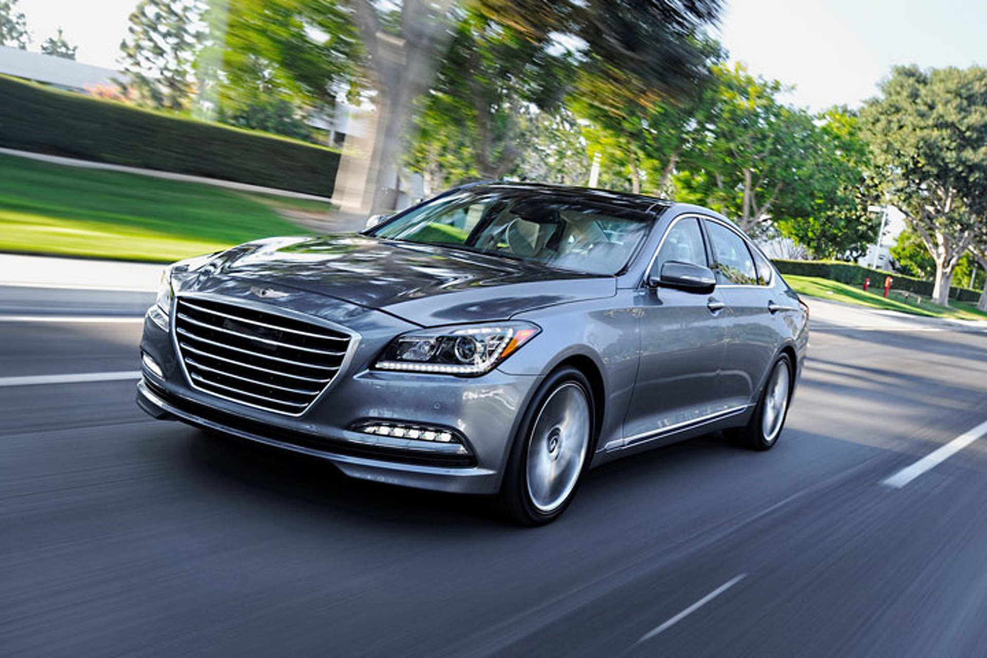Hyundai wzywa do serwisu 94 000 egzemplarzy Genesis z powodu ryzyka pożaru foteli