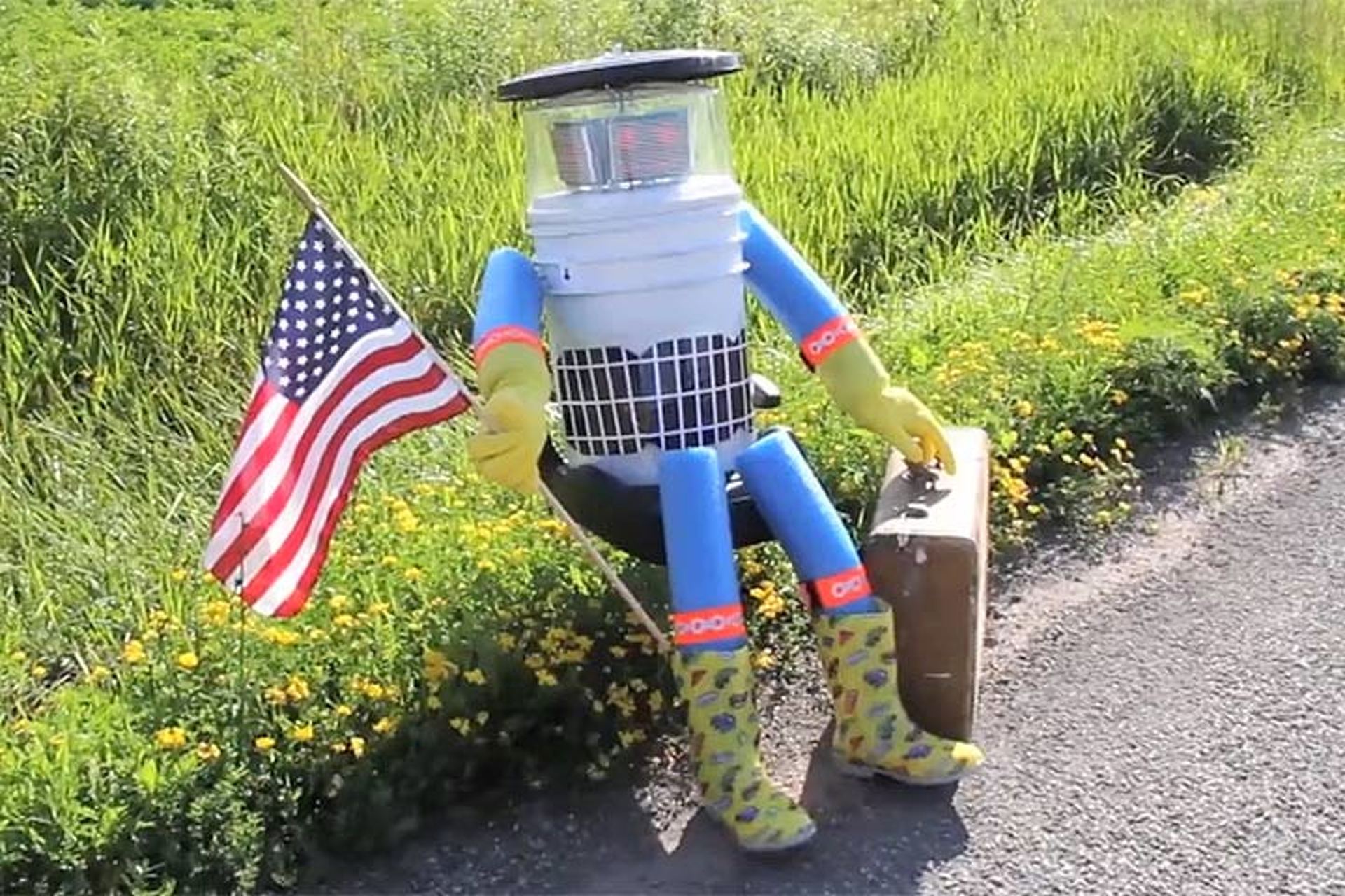 This Adorable Robot is Hitchhiking Across the USA!