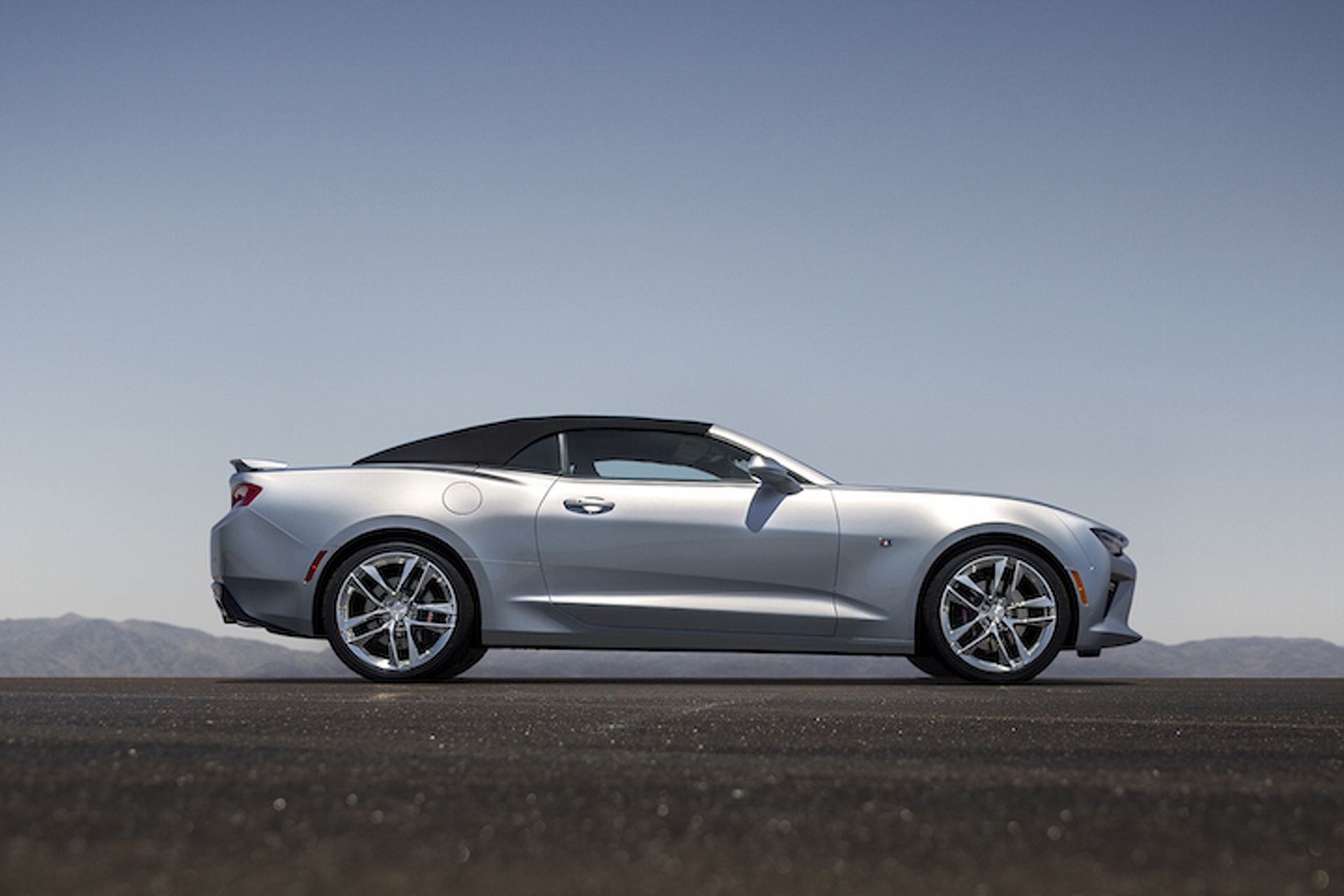2016 Chevrolet Camaro Drops Its Top in Detroit
