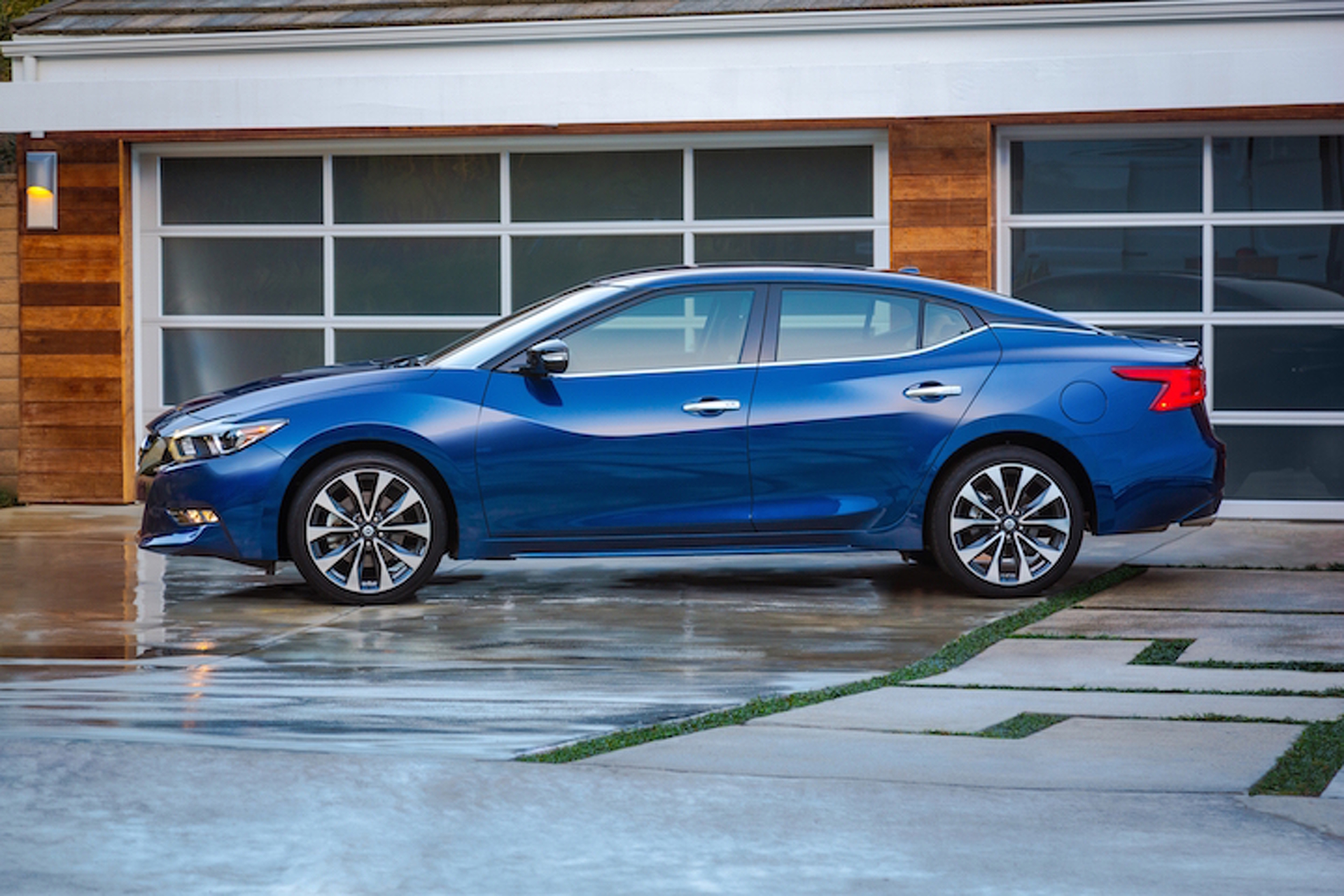 2016 Nissan Maxima Pairs New Styling with Sporty Implications: Review