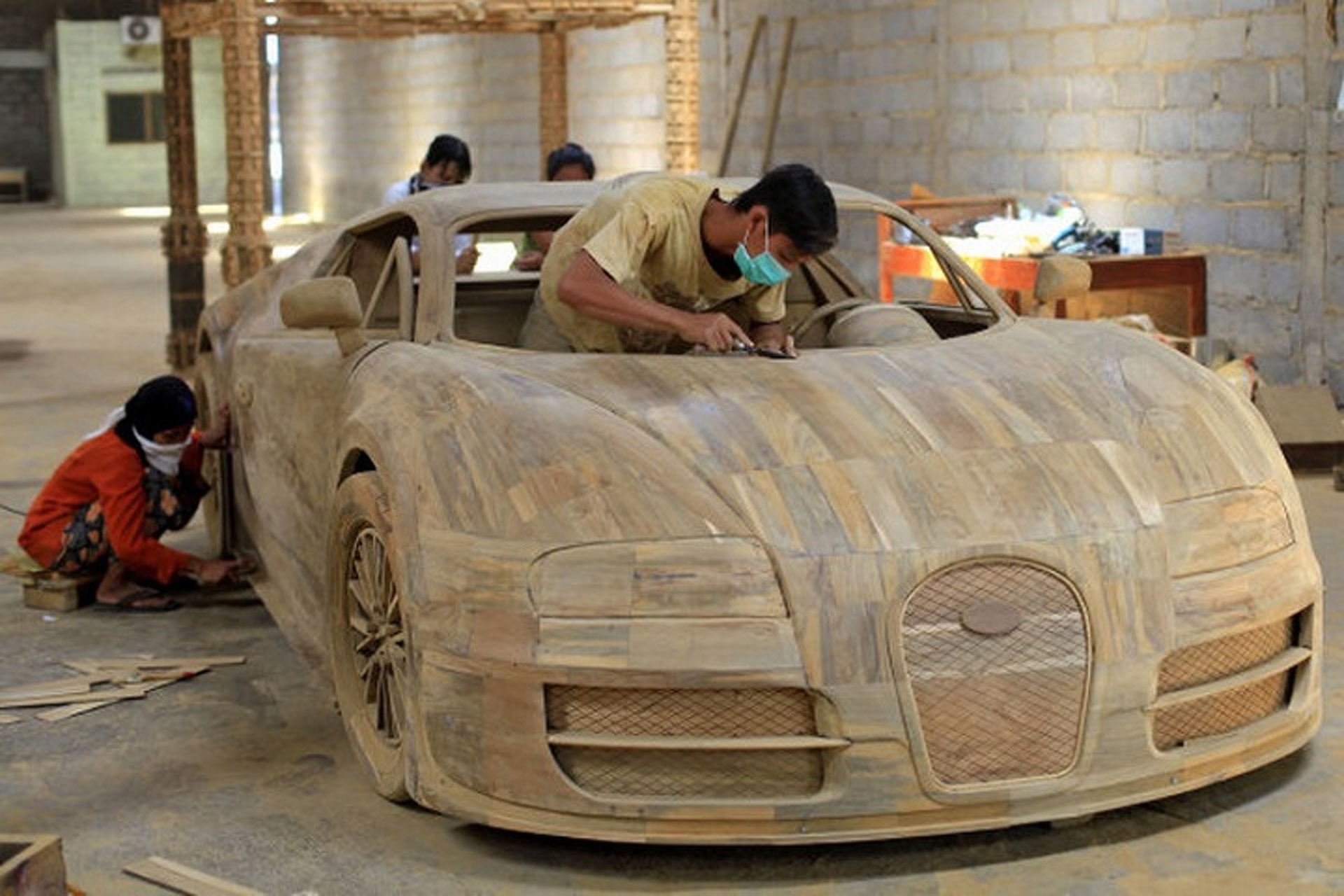 Beautiful Wooden Bugatti Veyron Can Be Yours for Cheap
