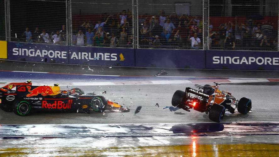 Fernando Alonso, McLaren MCL32 involved in the collision, Max Verstappen, Red Bull Racing RB13 anDrivers Kimi Raikkonen, Ferrari SF70H