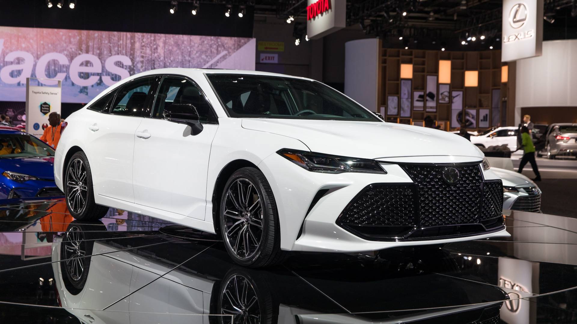 2022 Toyota Avalon Is More Efficient Packs More Technology