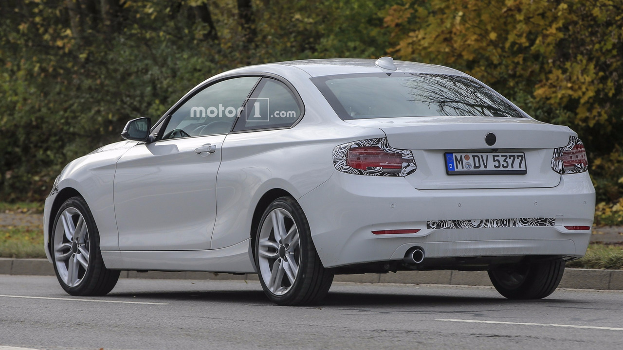 2018 BMW 2 Series Coupe facelift spy photo