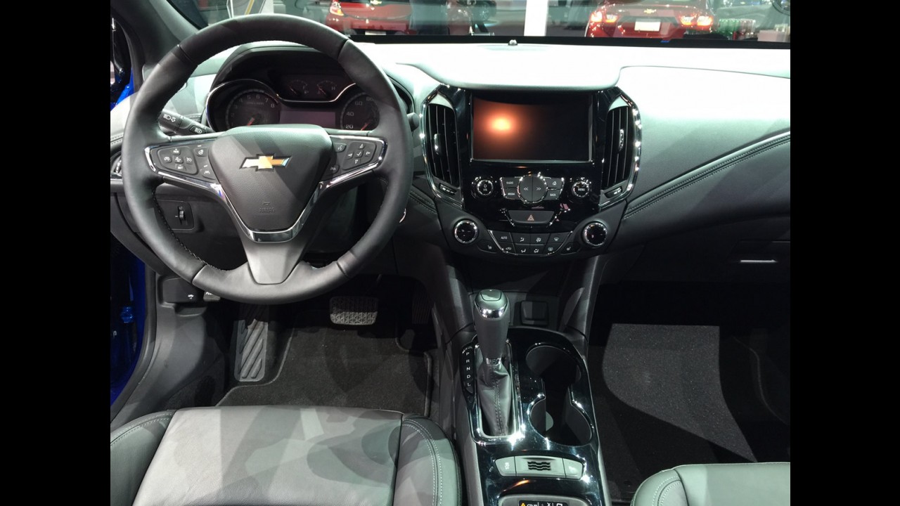 Contato: novo Cruze agrada pelo estilo e espaço, mas interior ainda é simples