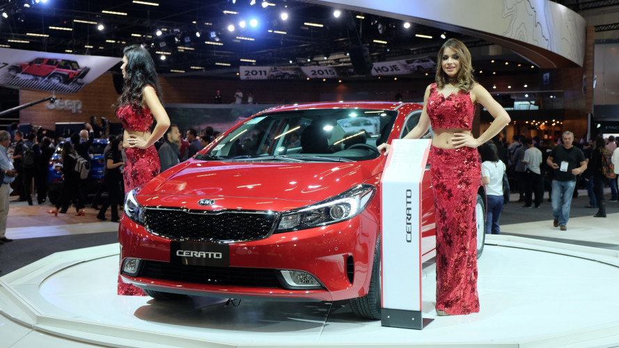 Salão do Automóvel: agora mexicano, novo Kia Cerato 2017 chega ao Brasil por R$ 76.990