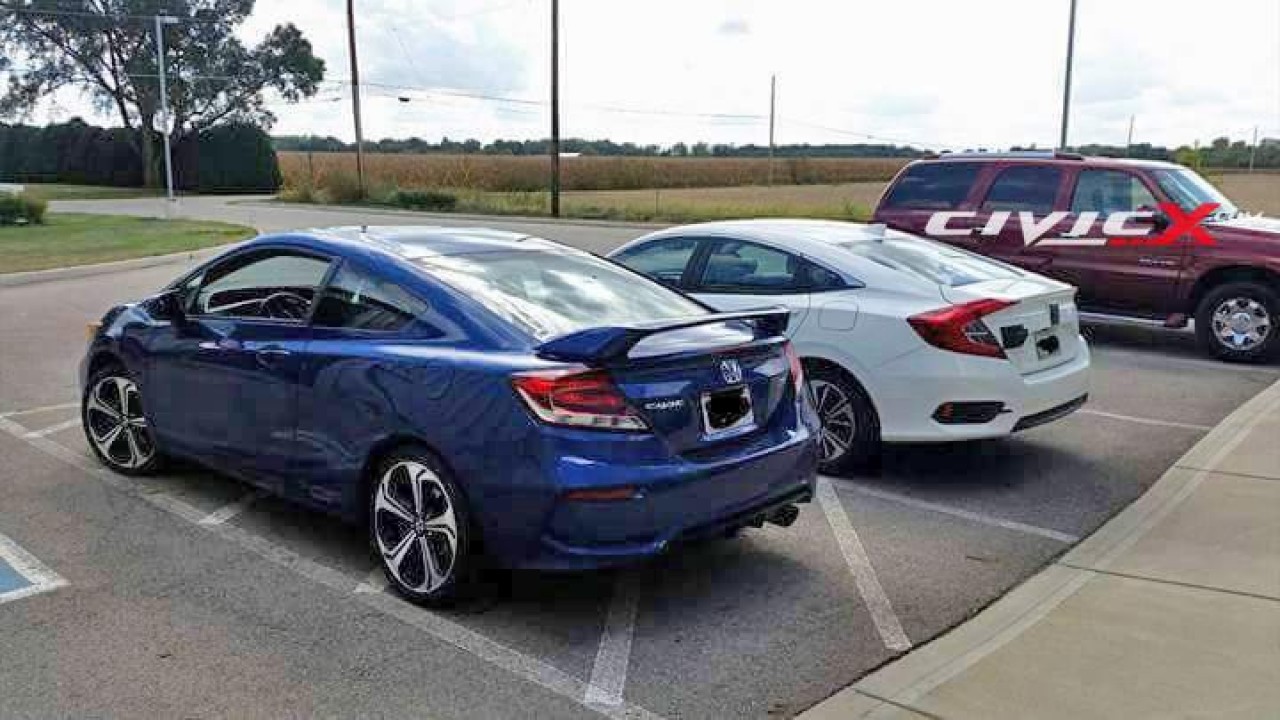 Lado a lado: Novo Honda Civic 2016 é clicado junto do modelo antigo