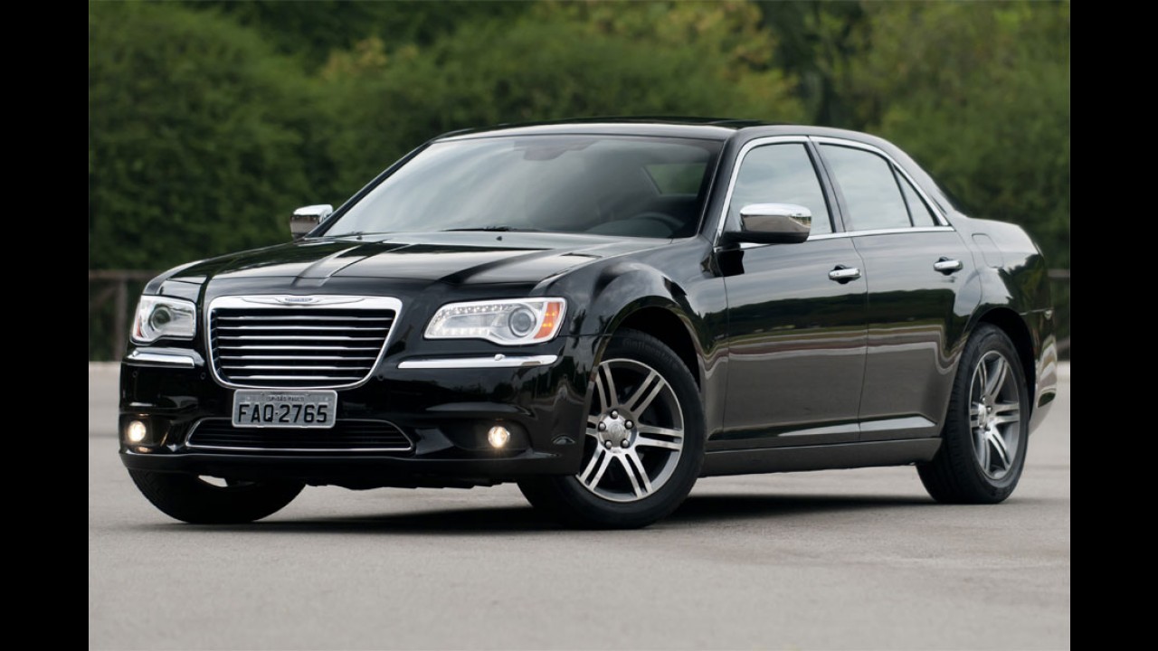 Recall: Grand Cherokee e Chrysler 300C são chamados por problema no câmbio