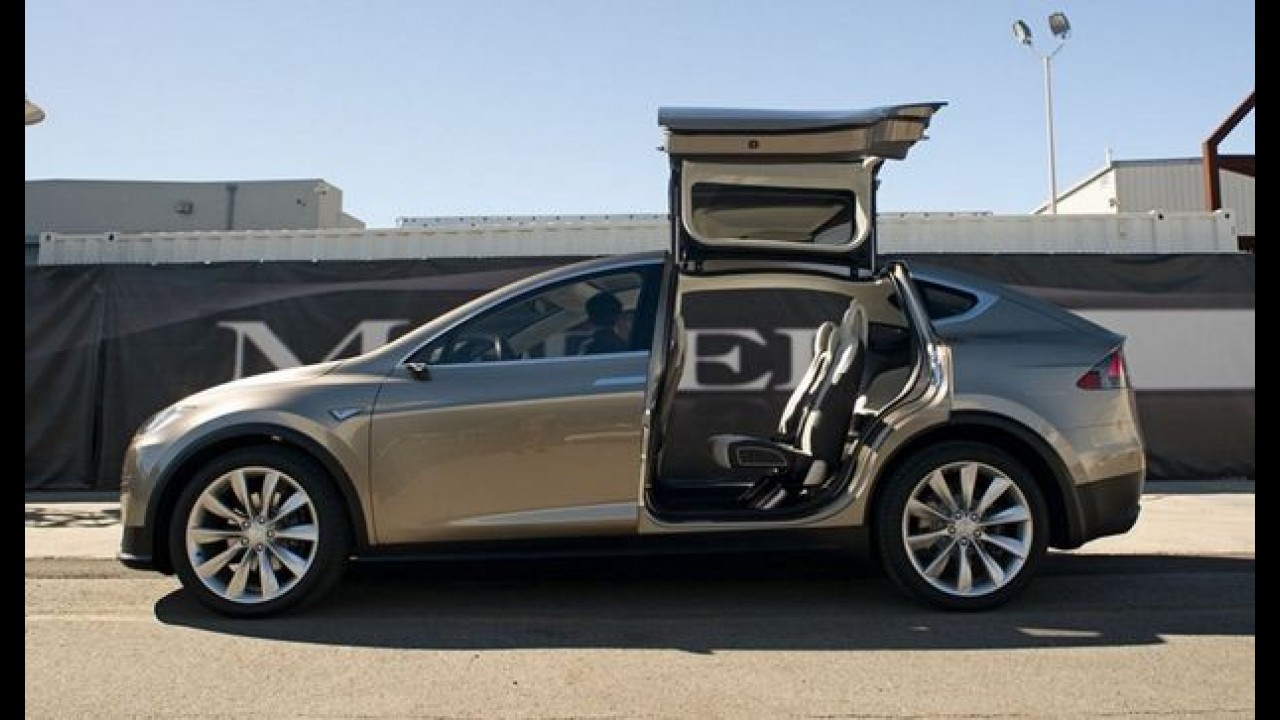 Com mais de 700 cv, Model X será chamariz de mulheres para a Tesla, diz executivo