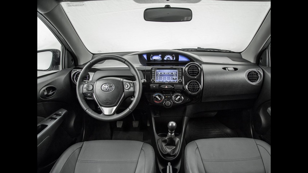 Toyota Etios Platinum 2017 chega com visual exclusivo e preço inicial de R$ 62.490