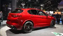 Alfa Romeo Stelvio: LA 2016