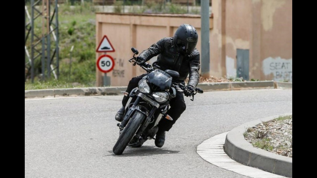 Flagra! Esta é a nova Triumph Street Triple 800, que substituirá a 675