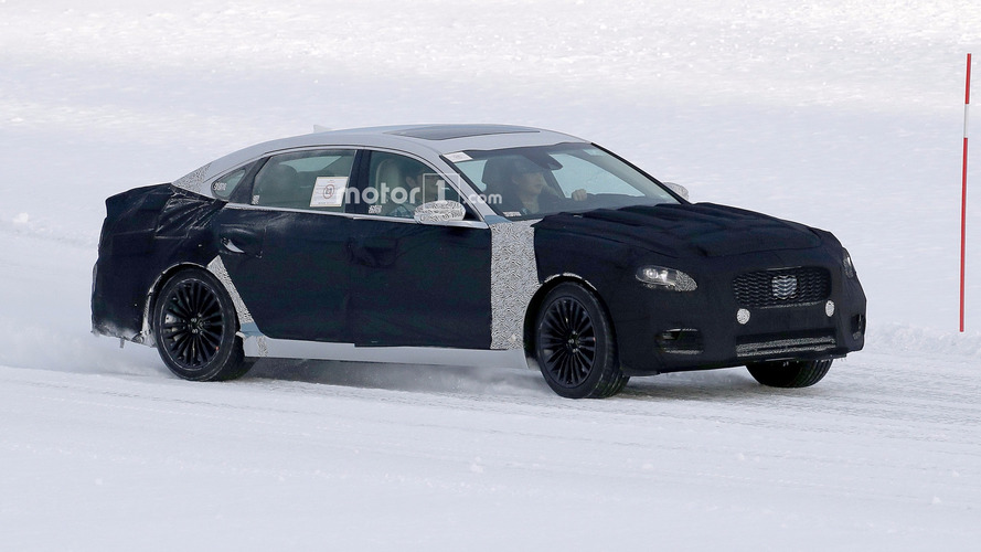 2019 Kia K900 spy photo
