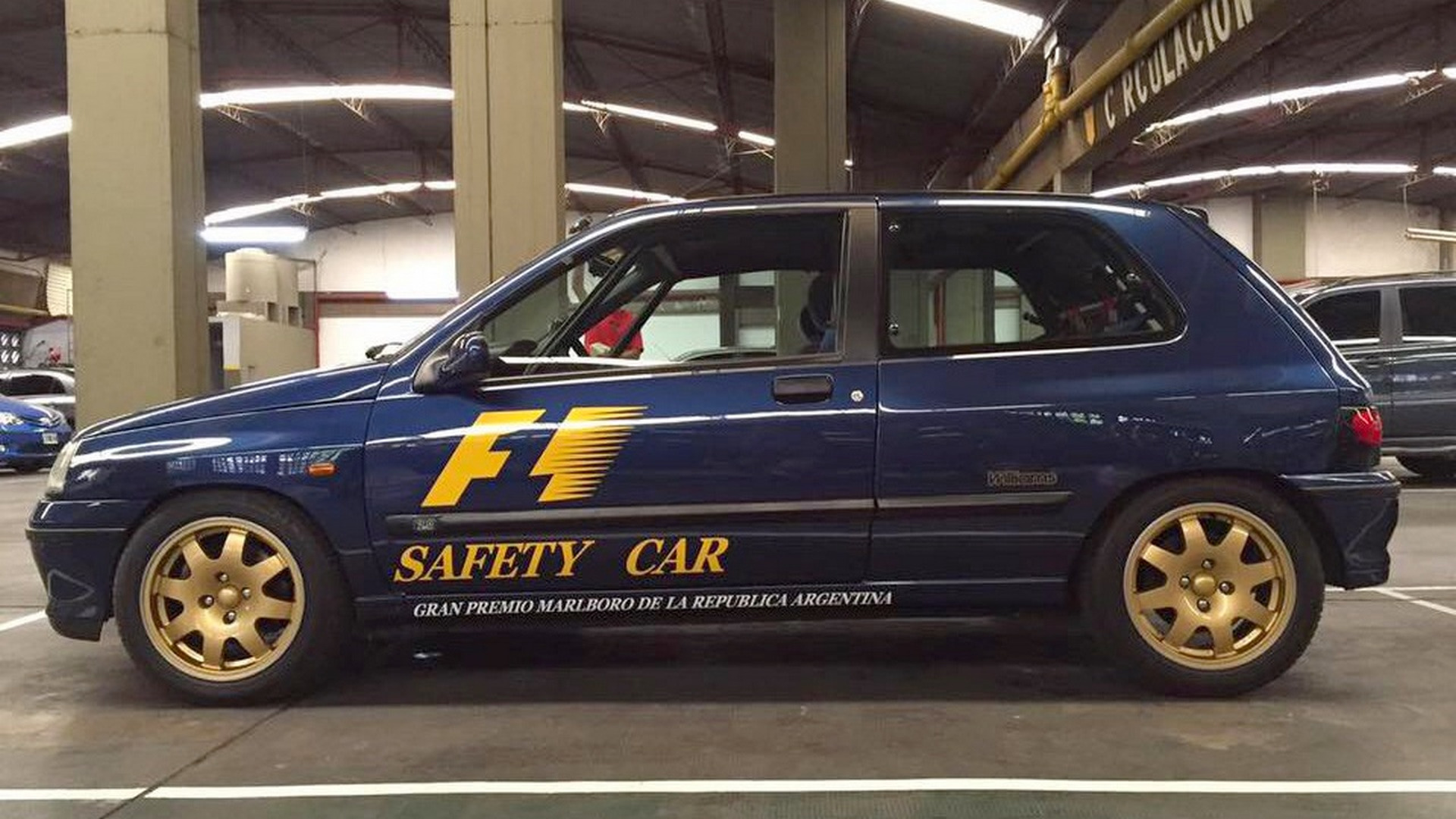 Renault Clio Williams, safety car da F1 Argentina, está à venda