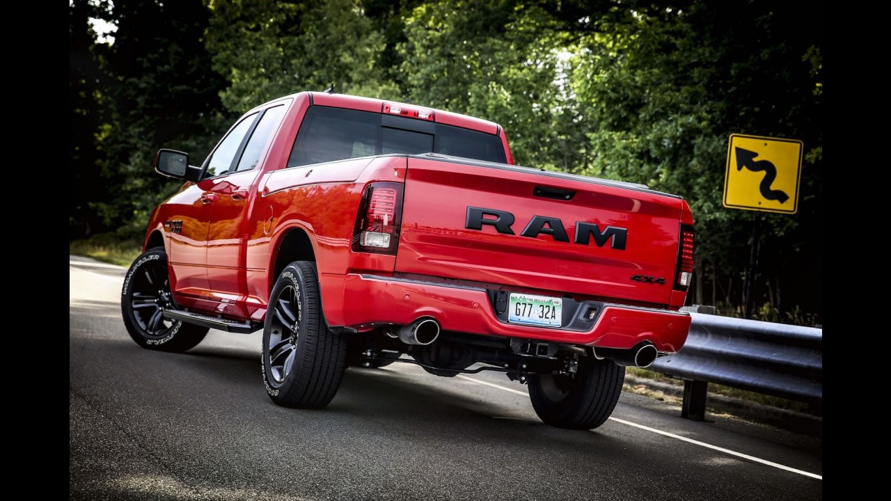 Prevista para o Brasil, RAM 1500 2017 ganha visual agressivo com personalização Night Pack