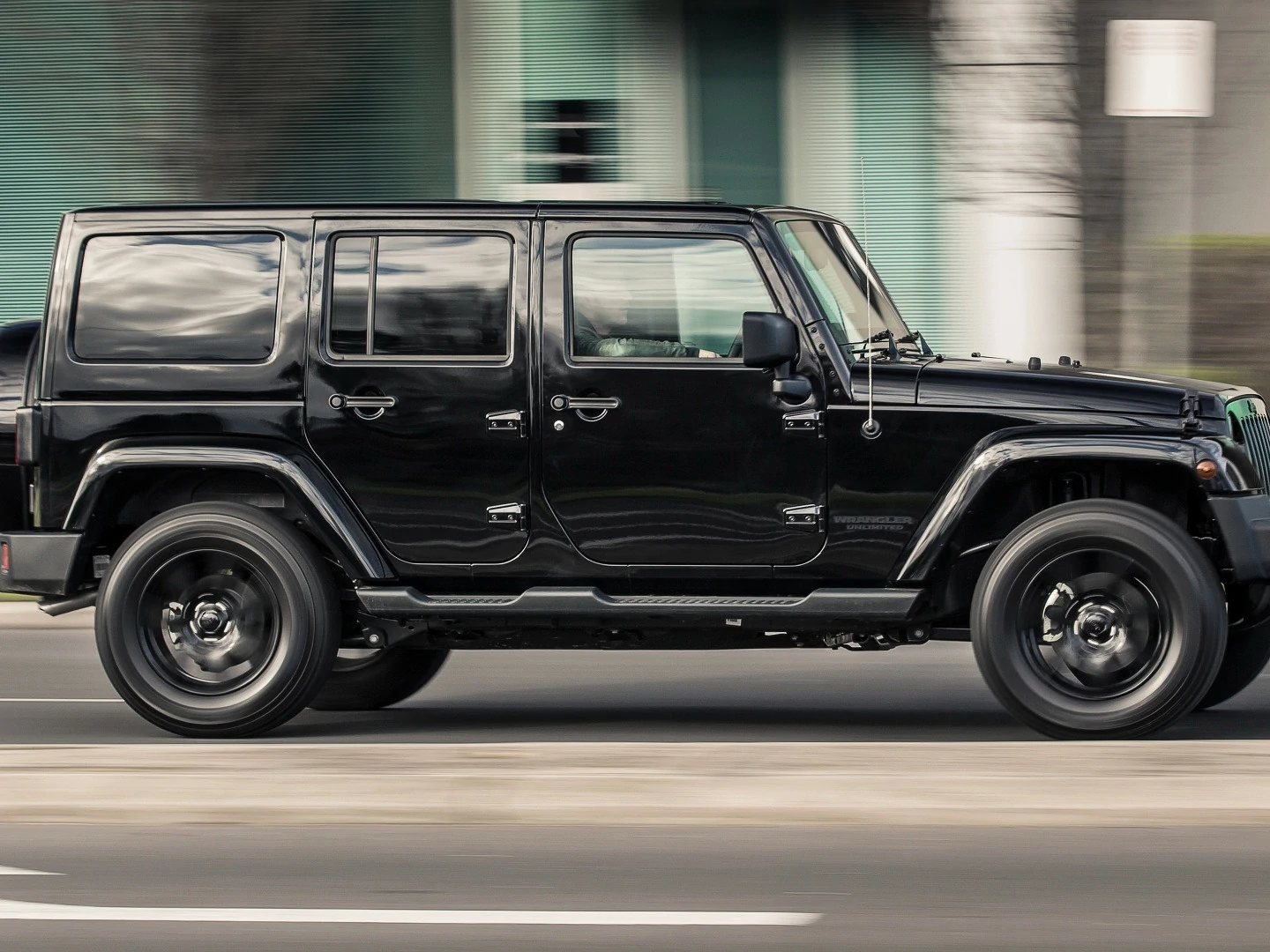 Jeep Wrangler 4 Portas Preto Levantado
