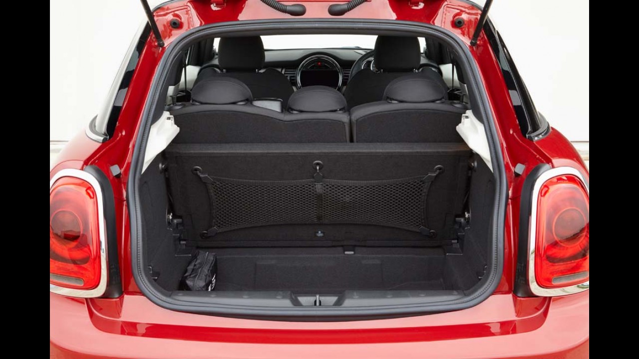 Volta Rápida: MINI Cooper 5 portas troca design por espaço