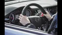 Opel Astra, l’auto a cui basta “chiedere” 