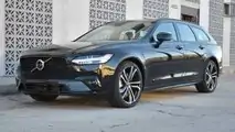 Quartier avant extérieur de la Volvo V90 T6 R-Design à traction intégrale 2021