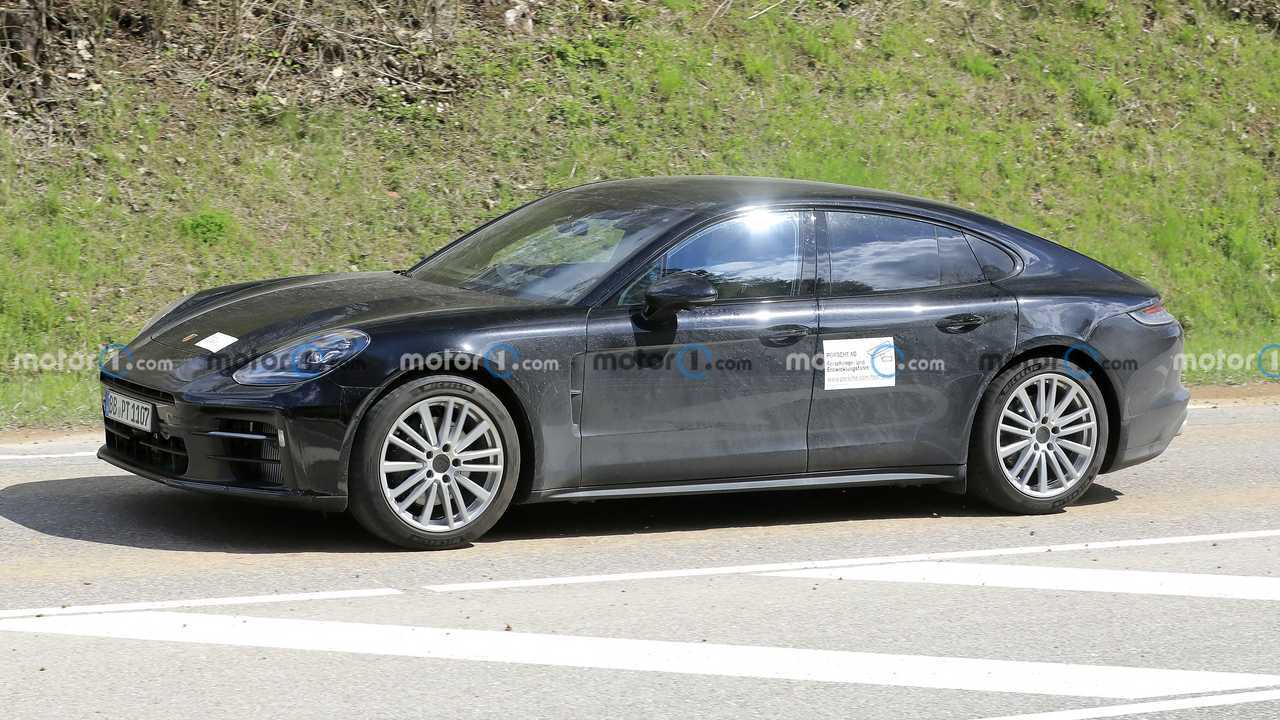 Porsche Panamera, le foto spia di una nuova versione