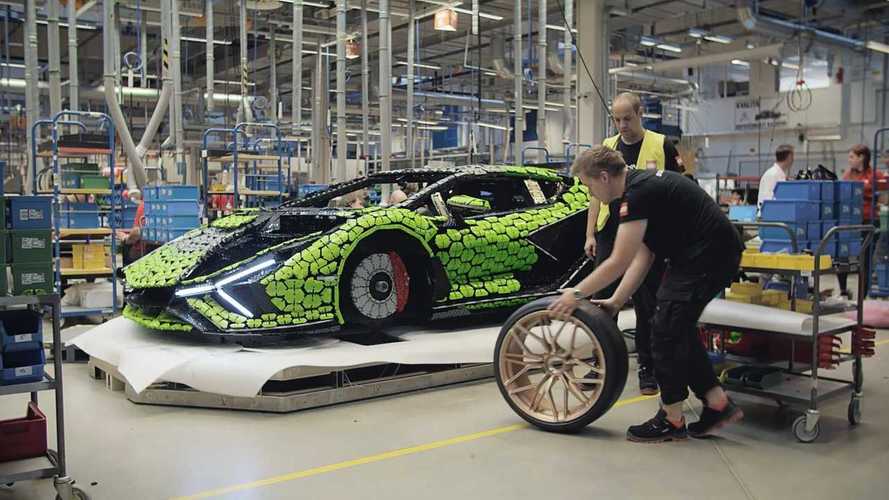 Lamborghini Sian, ecco la versione Lego da 400 mila pezzi