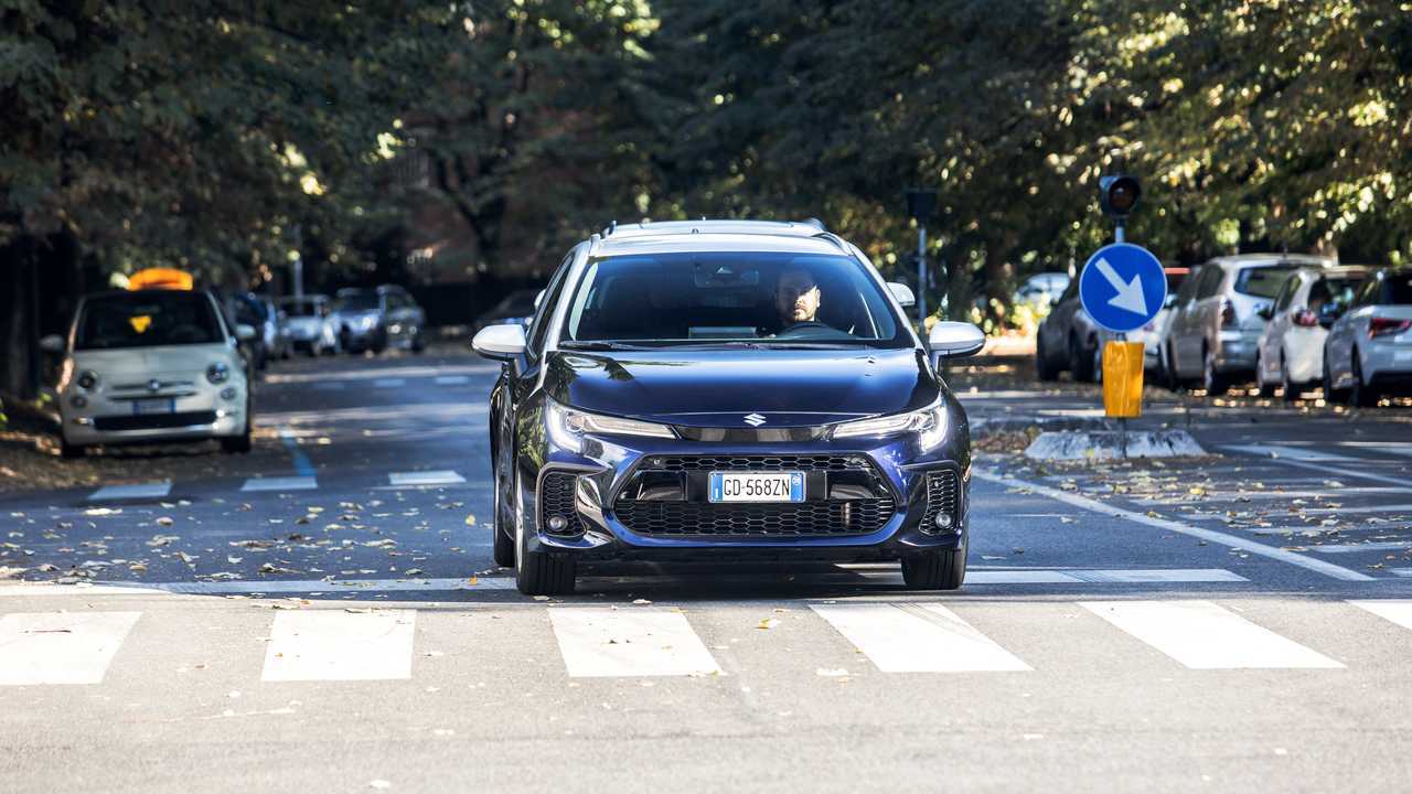 Come si guida un'auto ibrida full