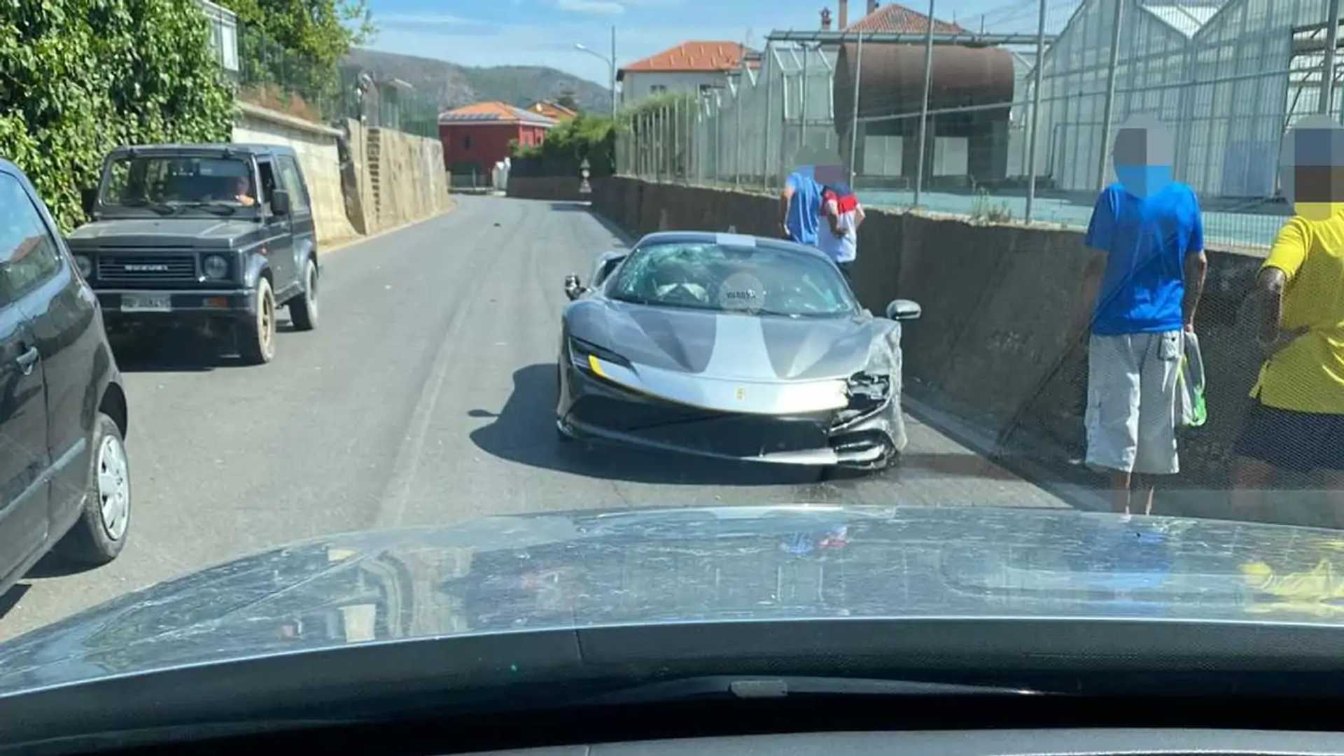 Ferrari SF90 Stradale Assetto Fiorano crash