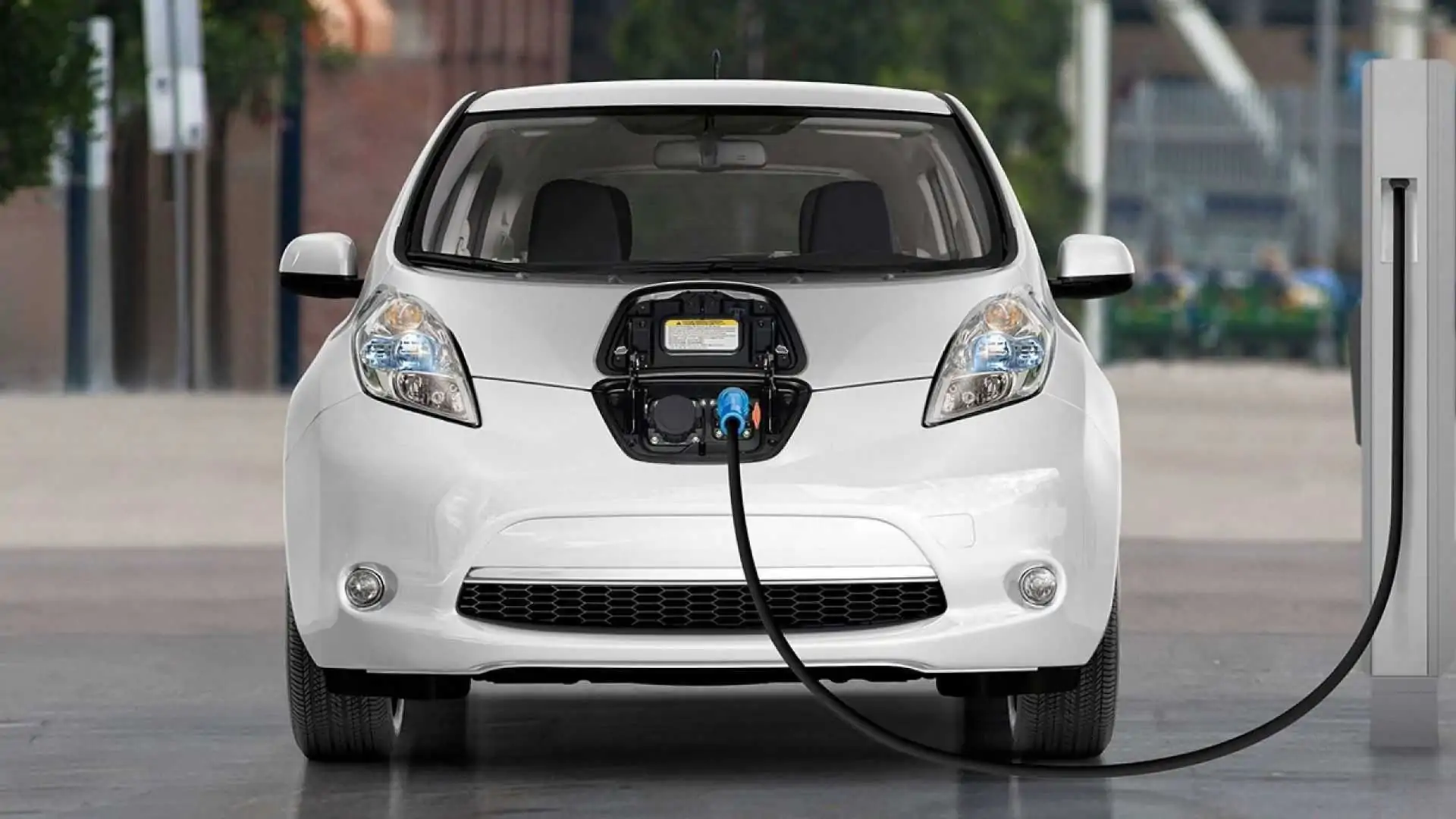 nissan-leaf-2013.webp