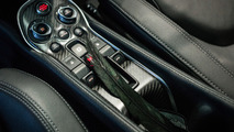 McLaren recouverte de plumes