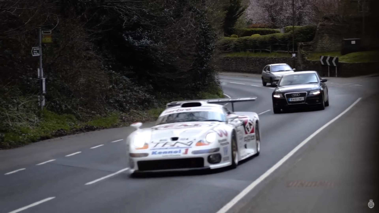 Porsche 911 GT1 de calle