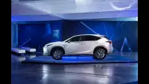 Lexus NX Hybrid dal vivo