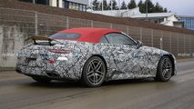 Kırmızı Kumaş Tavanlı Bir 2021 Mercedes SL Prototipi