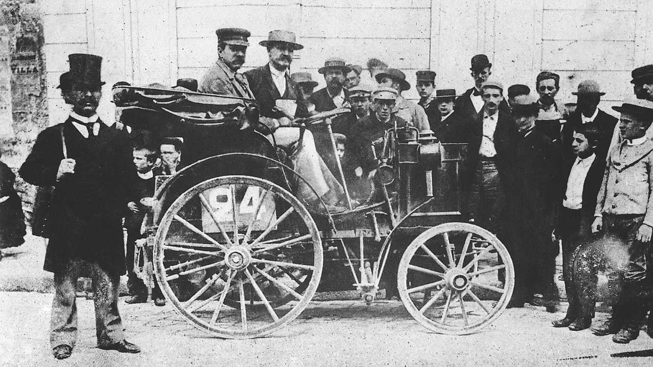 Mercedes, 120 anni di evoluzione del volante