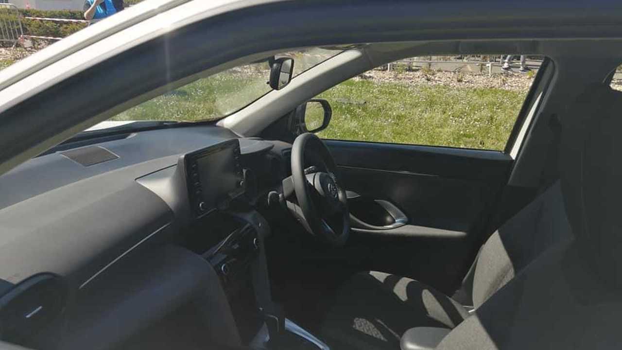 Toyota Yaris Cross Básico (flagra)
