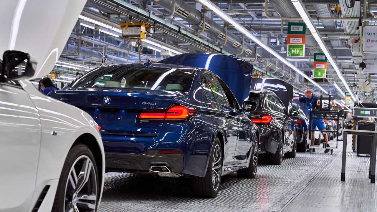 Novos BMW Série 4 e Série 5 2021 - Fábrica