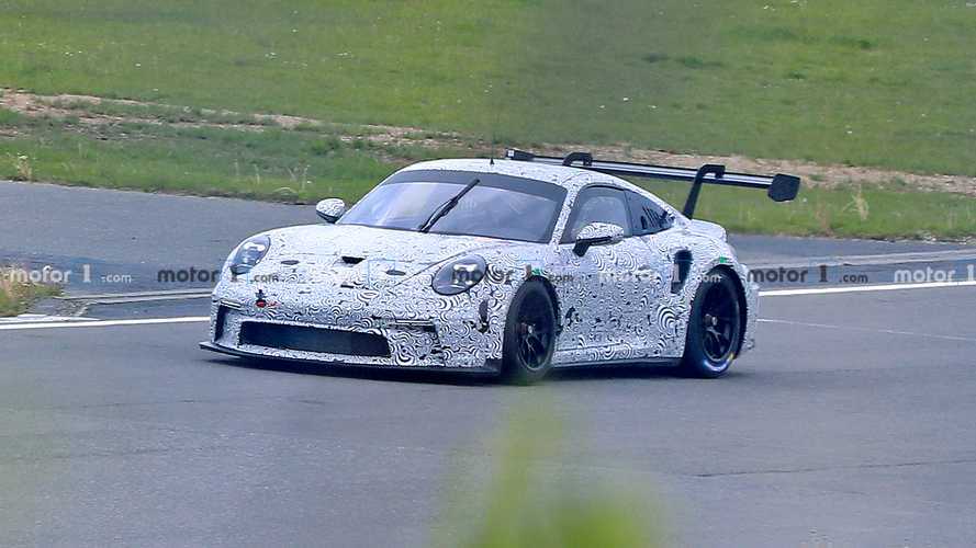 Porsche 911 GT3 R antrenmanlarına Nürburgring'de devam ediyor