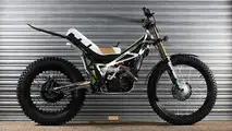Dougie Lampkin mono-wheeling Isle of Man course