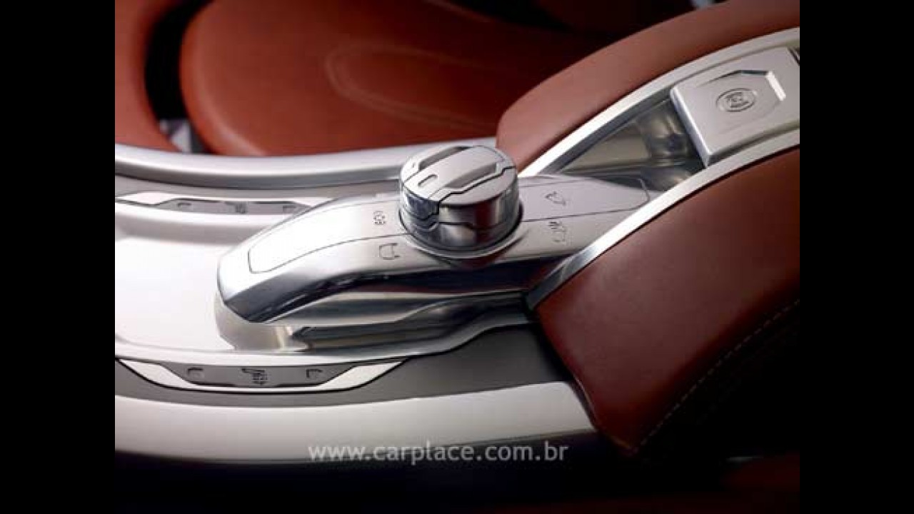 Divulgadas imagens oficiais do novo Coupe-Crossover Land Rover LRX