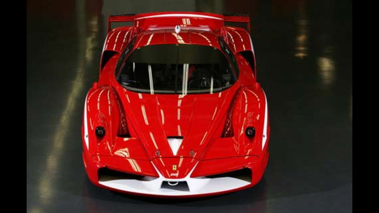 Ferrari FXX Evoluzione - V12 de 873 cavalos